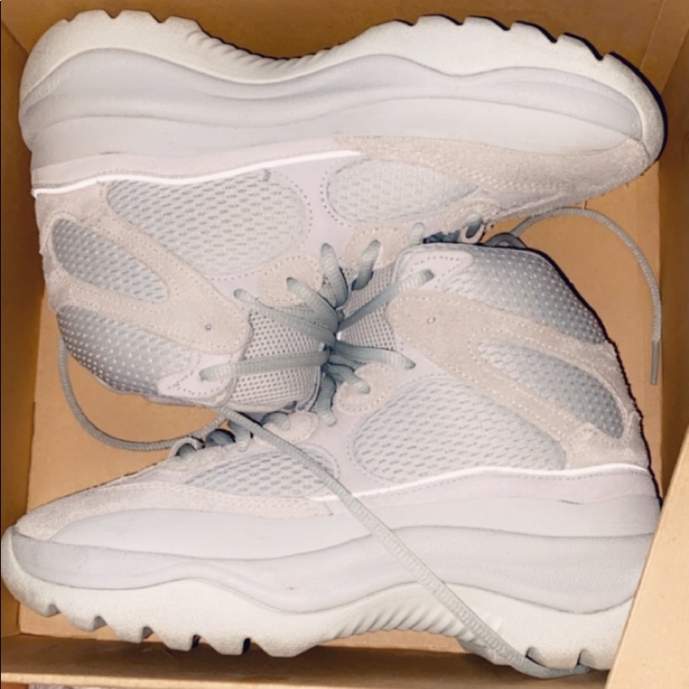Yeezy dsrt boots size 5 1/2